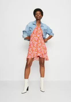 Anna Field VOLANT SHORT DRESS - Freizeitkleid - Red/multicoloured -Anna Field Geschäft 1b1902792de44e1c8fba589ec89b4065