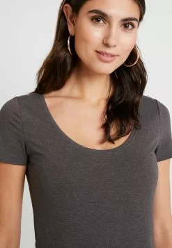 Anna Field 3 PACK - T-Shirt Basic - White/black/dark Grey 12 Anna Field 3 PACK - T-Shirt Basic - White/black/dark Grey -Anna Field Geschäft 8d73753d686e4e7eb30522402290ce73